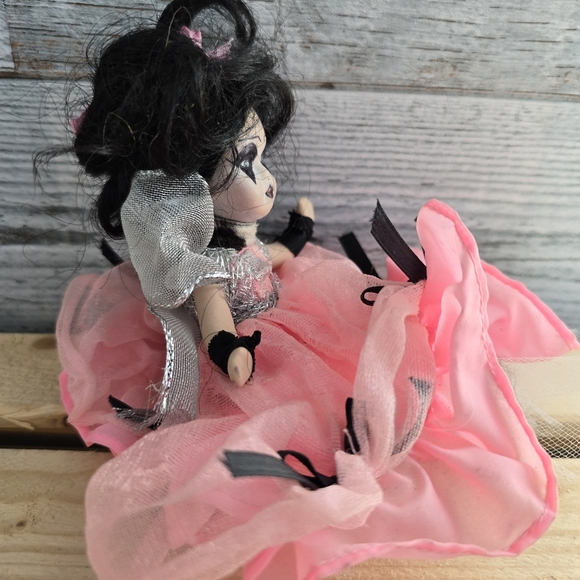 Creepy Eerie Porcelain Goth Doll Halloween - Picture 7 of 8